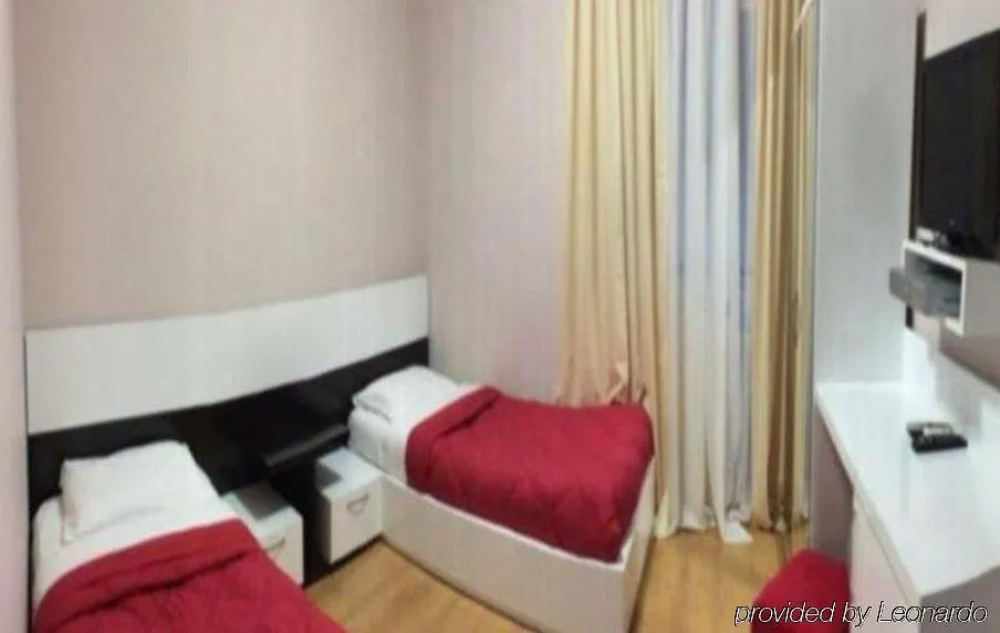 Hotel Europa Tirana 3*,
