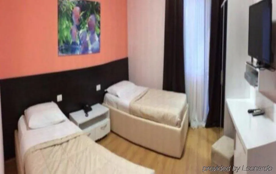 Hotel La Favorita Tirana 3*,