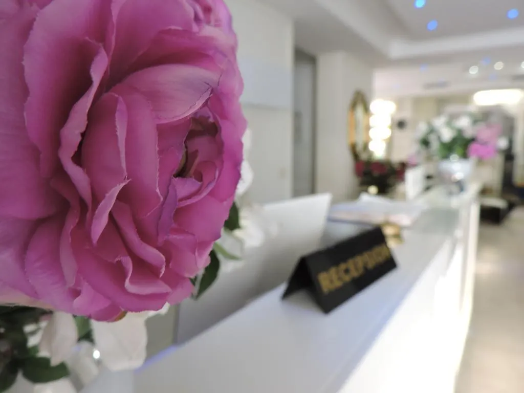 Hotel Europa Tirana 3*,