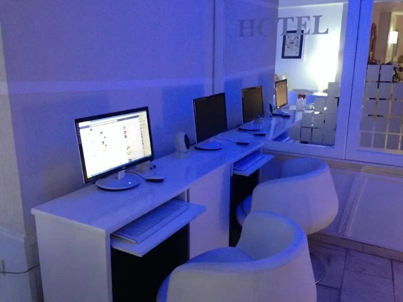 Hotel Europa Tirana 3*,