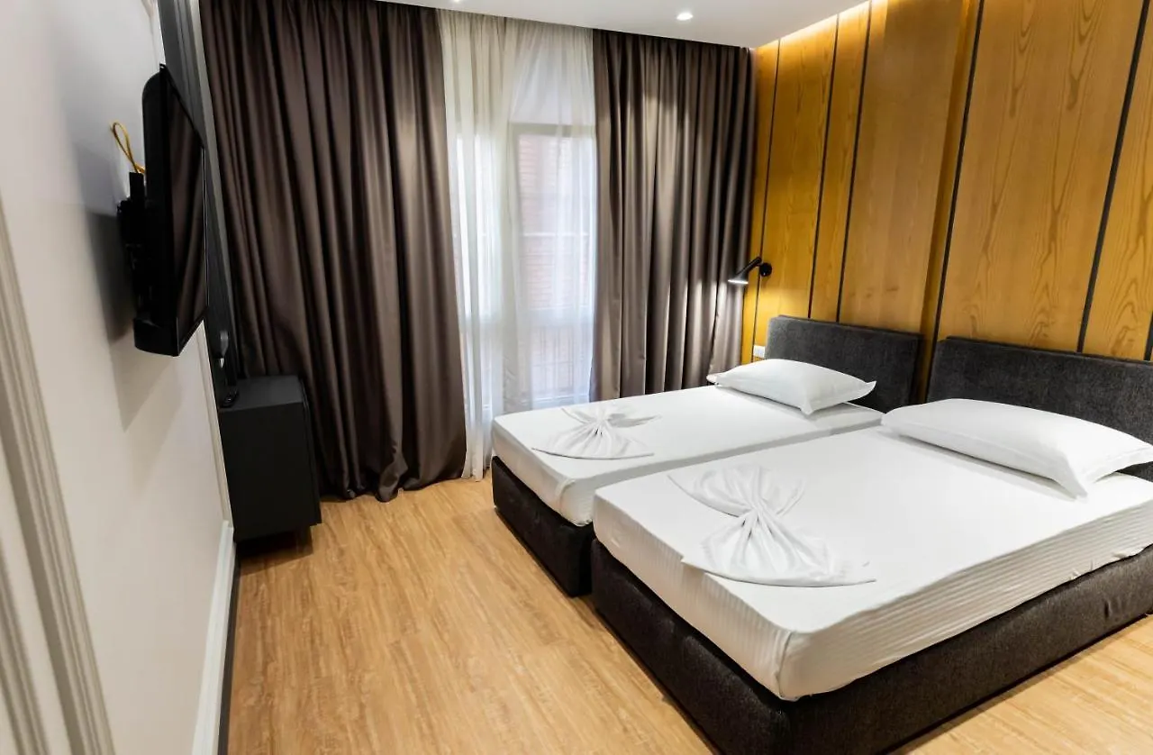 Hotel Europa Tirana 3*,