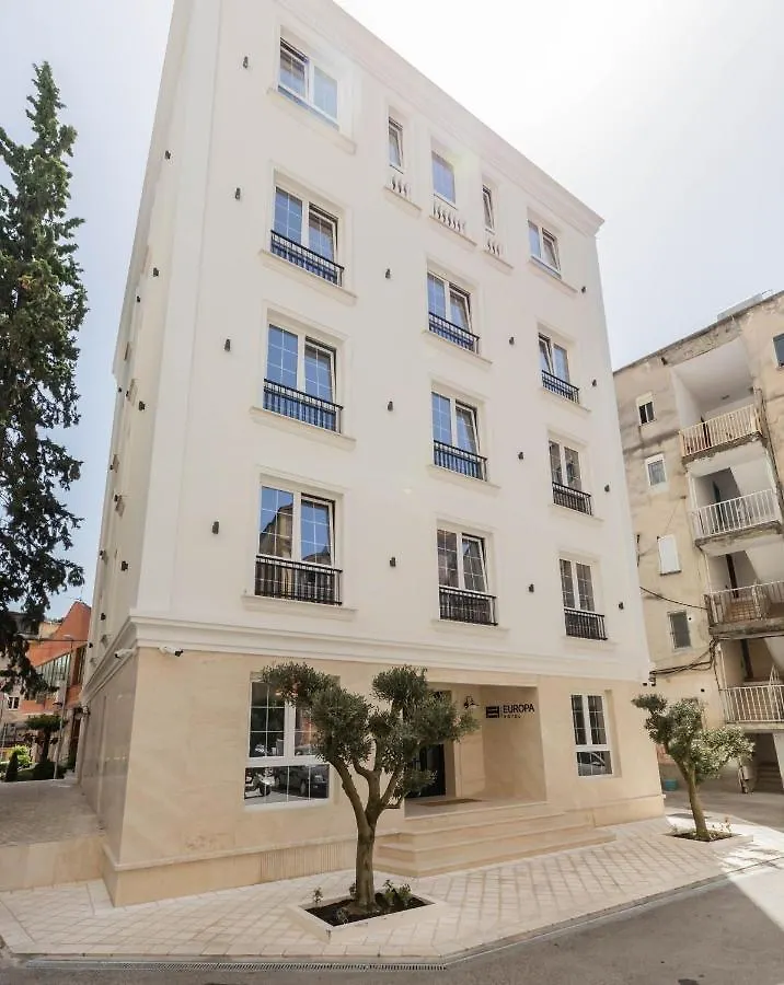 ***  Hotel La Favorita Tirana Albânia